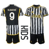 Fotballdrakt Barn Juventus Dusan Vlahovic #9 Hjemmedraktsett 2023-24 Kortermet (+ Korte bukser)